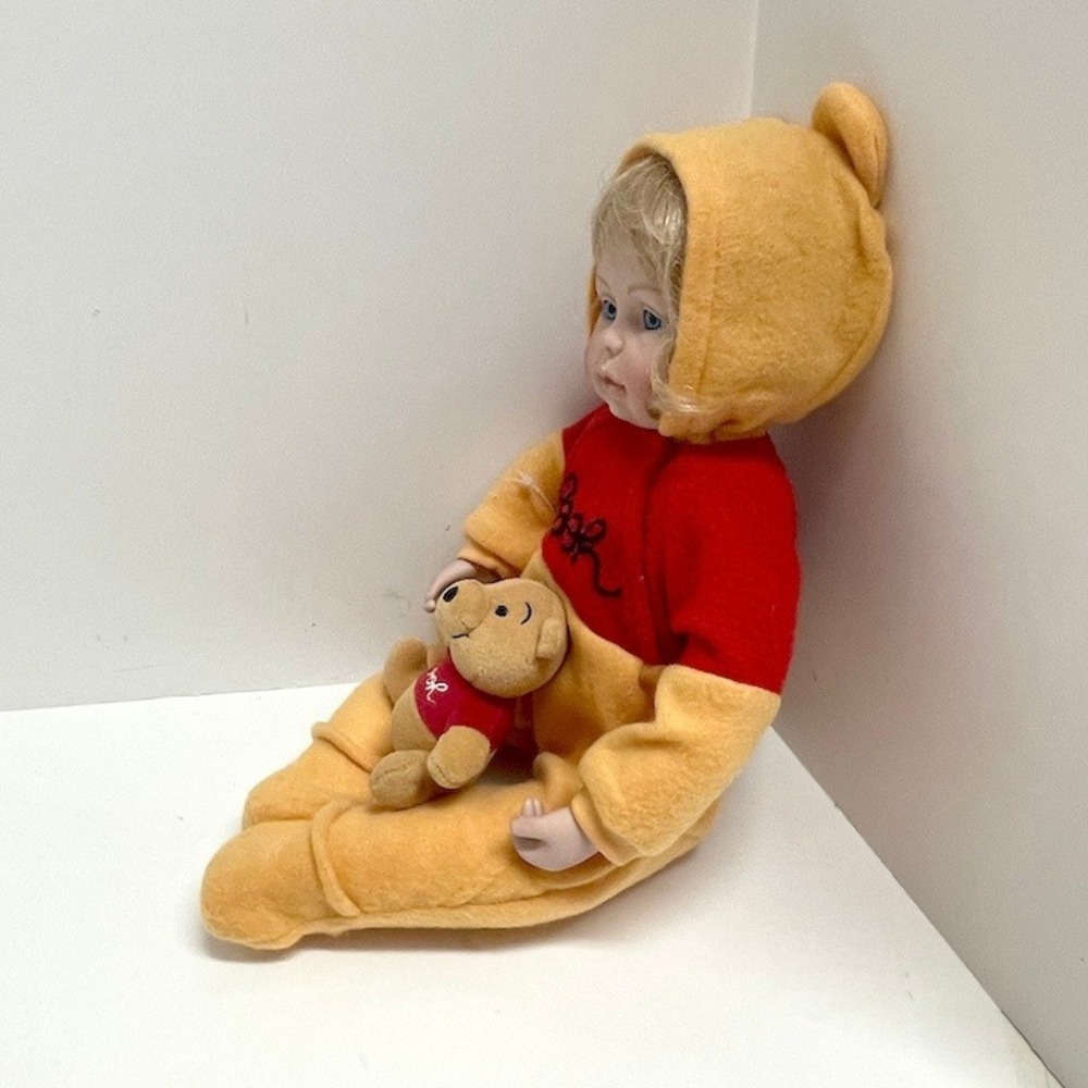 1990's‎ Disney Ashton Drake Winnie the Pooh Porcelain Doll Artist Cindy McClure - Picture 4 of 8